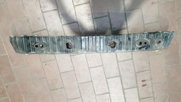 Foto: VERSTÄRKUNG HINTEN eines Volvo V50 2.0D DPF CLX