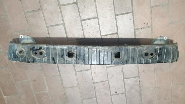 Foto: VERSTÄRKUNG HINTEN eines Volvo V50 2.0D DPF CLX