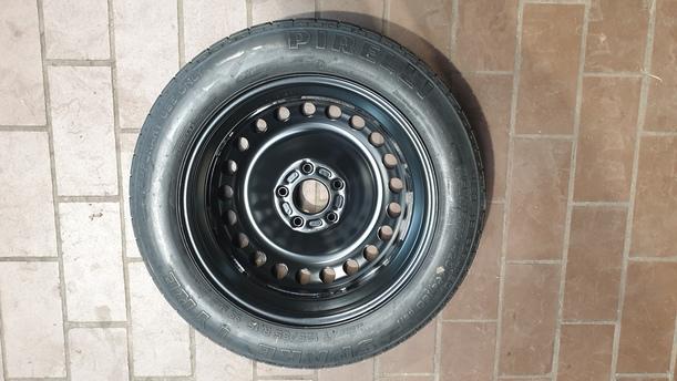 Foto: NOTLAUFRAD eines Volvo V50 2.0D DPF CLX