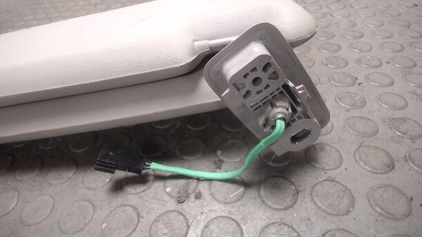 Foto: SONNENBLENDENPAAR eines Volvo V50 2.0D DPF CLX (LX)