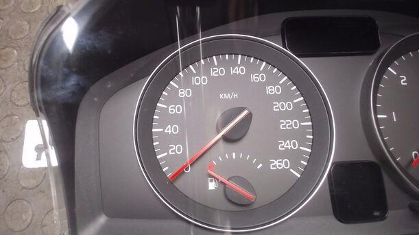 Foto: TACHOEINHEIT eines Volvo V50 2.0D DPF CLX (LX)