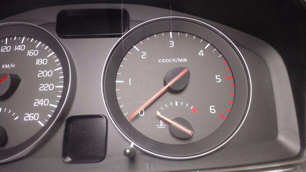 Foto: TACHOEINHEIT eines Volvo V50 2.0D DPF CLX (LX)