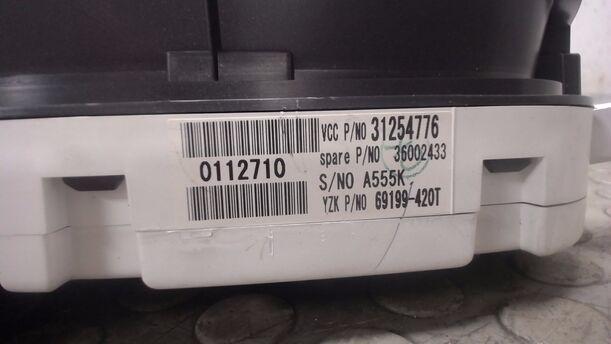 Foto: TACHOEINHEIT eines Volvo V50 2.0D DPF CLX (LX)