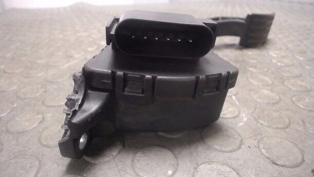 Foto: GASPEDAL eines Volvo V50 2.0D DPF CLX (LX)