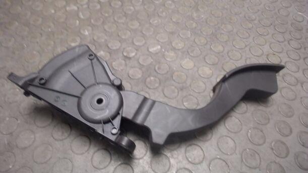 Foto: GASPEDAL eines Volvo V50 2.0D DPF CLX (LX)