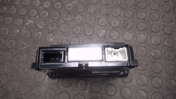 Foto: DISPLAY / MULTIFUNKTIONSANZEIGE eines Volvo V50 2.0D DPF CLX (LX)