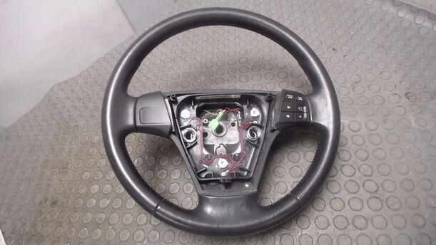 Foto: MULTIFUNKTIONSLEDERLENKRAD ( OHNE AIRBAG ) eines Volvo V50 2.0D DPF CLX (LX)