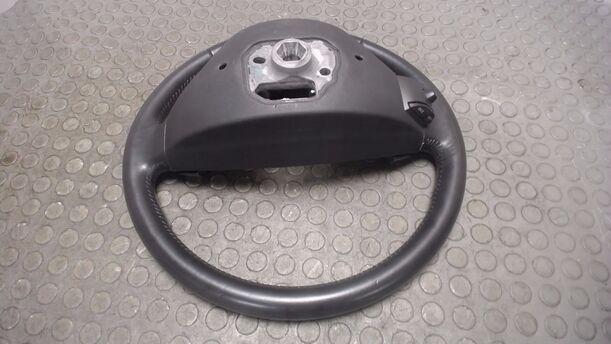 Foto: MULTIFUNKTIONSLEDERLENKRAD ( OHNE AIRBAG ) eines Volvo V50 2.0D DPF CLX (LX)