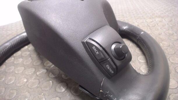 Foto: MULTIFUNKTIONSLEDERLENKRAD ( OHNE AIRBAG ) eines Volvo V50 2.0D DPF CLX (LX)
