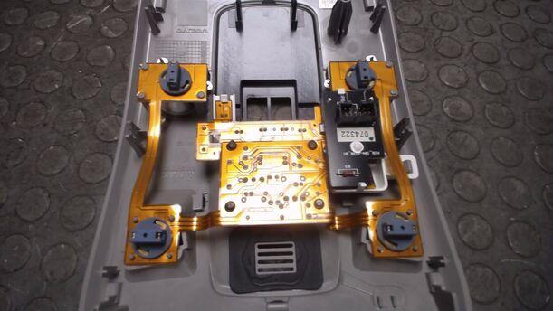 Foto: INNENBELEUCHTUNG VORNE eines Volvo V50 2.0D DPF CLX (LX)