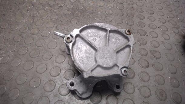 Foto: VAKUUMPUMPE ( BOSCH ) eines Volvo V50 2.0D DPF CLX (LX)