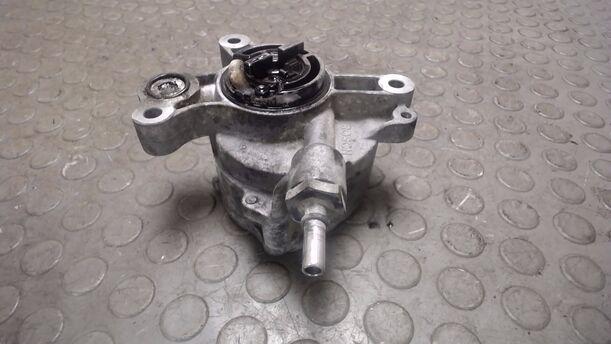 Foto: VAKUUMPUMPE ( BOSCH ) eines Volvo V50 2.0D DPF CLX (LX)