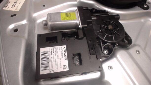 Foto: FENSTERHEBER ELEKTRISCH VORNE LINKS eines Volvo V50 2.0D DPF CLX (LX)