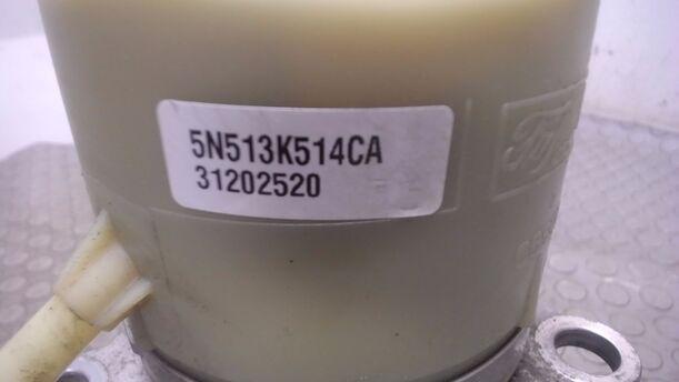 Foto: SERVOPUMPE / PUMPE SERVOLENKUNG eines Volvo V50 2.0D DPF CLX (LX)