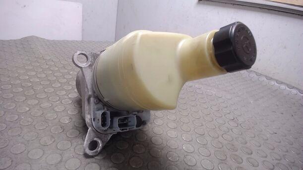 Foto: SERVOPUMPE / PUMPE SERVOLENKUNG eines Volvo V50 2.0D DPF CLX (LX)