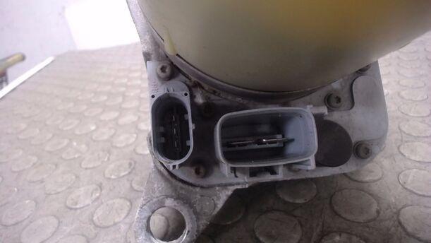 Foto: SERVOPUMPE / PUMPE SERVOLENKUNG eines Volvo V50 2.0D DPF CLX (LX)