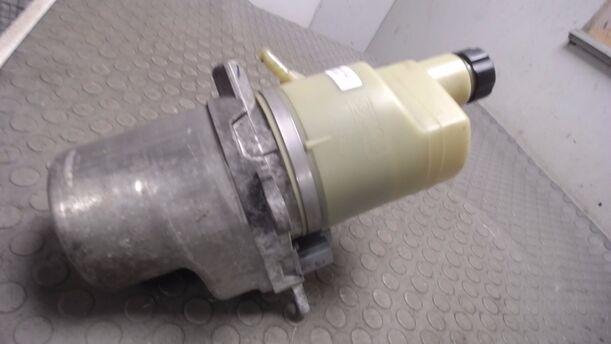 Foto: SERVOPUMPE / PUMPE SERVOLENKUNG eines Volvo V50 2.0D DPF CLX (LX)
