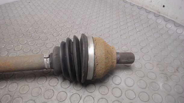 Foto: ANTRIEBSWELLE LINKS eines Volvo V50 2.0D DPF CLX (LX)