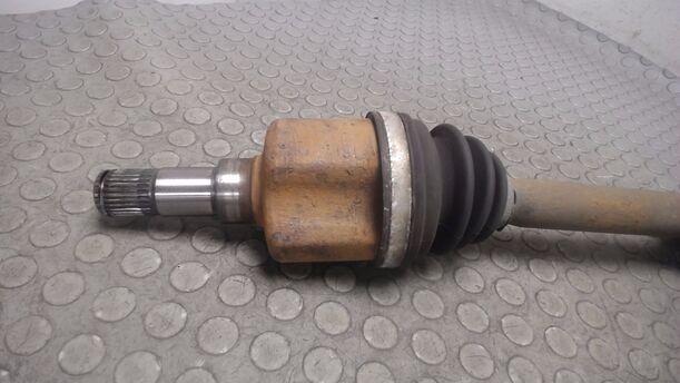 Foto: ANTRIEBSWELLE LINKS eines Volvo V50 2.0D DPF CLX (LX)