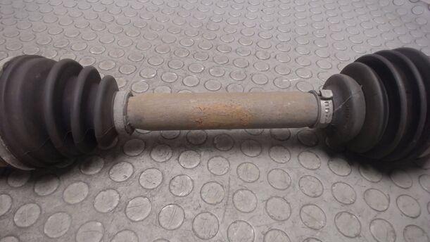 Foto: ANTRIEBSWELLE LINKS eines Volvo V50 2.0D DPF CLX (LX)