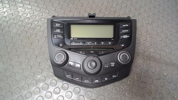 Foto: HEIZUNGSBETÄTIGUNG/ RADIOBEDIENUNG eines Honda Accord 2.2i-CTDi