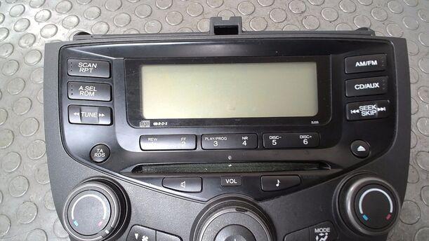 Foto: HEIZUNGSBETÄTIGUNG/ RADIOBEDIENUNG eines Honda Accord 2.2i-CTDi
