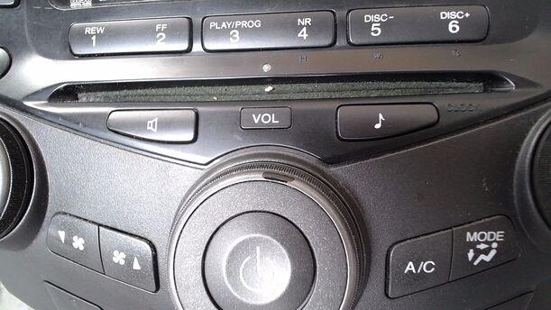 Foto: HEIZUNGSBETÄTIGUNG/ RADIOBEDIENUNG eines Honda Accord 2.2i-CTDi