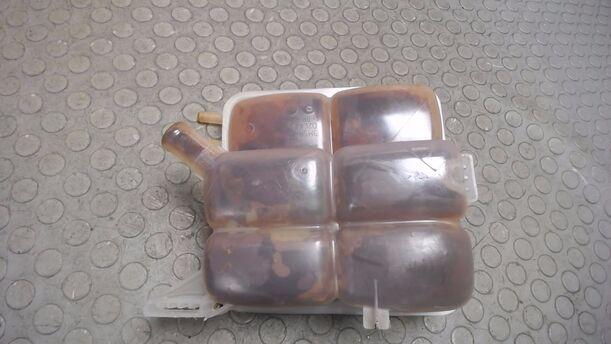 Foto: AUSGLEICHSBEHÄLTER eines Volvo V50 2.0D DPF
