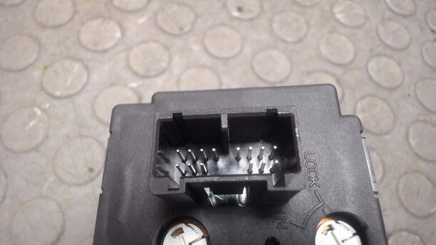 Foto: LICHTSCHALTER eines Volvo V50 2.0D DPF