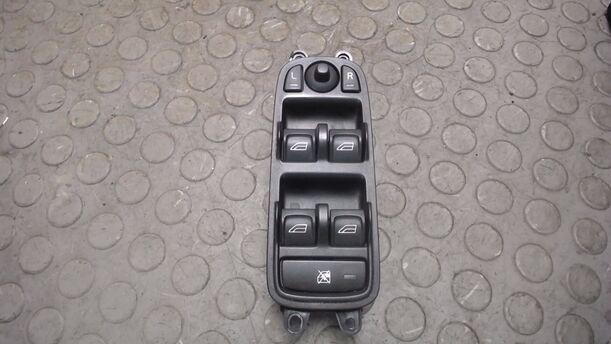 Foto: FENSTERHEBERSCHALTER VORNE LINKS eines Volvo V50 2.0D DPF