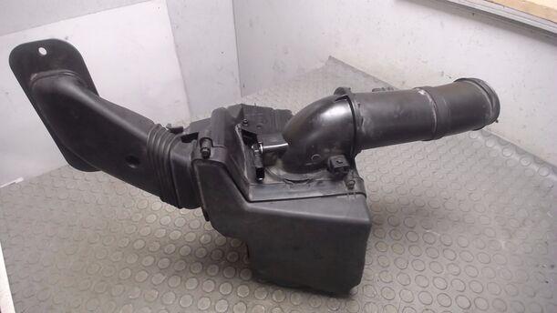 Foto: LUFTFILTERKASTEN eines Volvo V50 2.0D DPF CLX