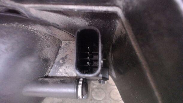 Foto: LUFTFILTERKASTEN eines Volvo V50 2.0D DPF CLX