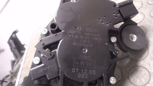 Foto: SCHEIBENWISCHERMOTOR HINTEN eines Volvo V50 2.0D DPF CLX
