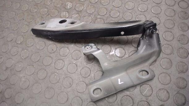 Foto: HAUBENSCHARNIER LINKS eines Volvo V50 2.0D DPF CLX