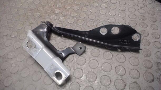 Foto: HAUBENSCHARNIER LINKS eines Volvo V50 2.0D DPF CLX
