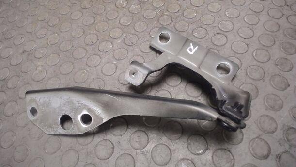 Foto: HAUBENSCHARNIER RECHTS eines Volvo V50 2.0D DPF CLX
