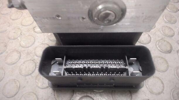 Foto: HAUPTBREMSAGGREGAT ABS eines Volvo V50 2.0D DPF CLX