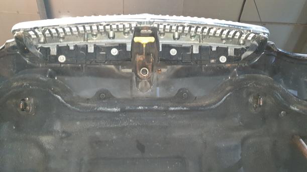 Foto: MOTORHAUBE eines Jaguar X-Type 2.0 Diesel CLX