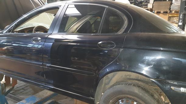 Foto: TÜR HINTEN LINKS eines Jaguar X-Type 2.0 Diesel Trendline