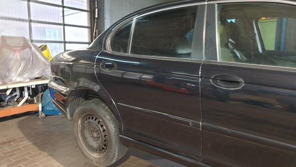 Foto: TÜR HINTEN RECHTS eines Jaguar X-Type 2.0 Diesel Trendline