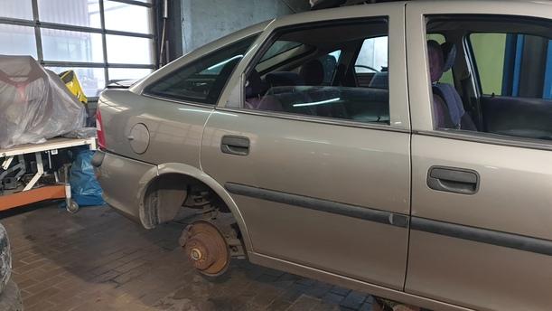 Foto: TÜR HINTEN RECHTS eines Opel Vectra 1.6 Trendline