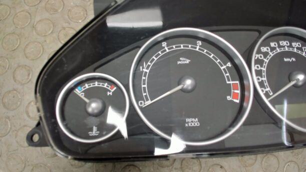 Foto: TACHOEINHEIT / KOMBIINSTRUMENT eines Jaguar X-Type 2.0 Diesel Trendline