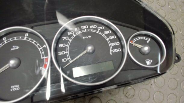Foto: TACHOEINHEIT / KOMBIINSTRUMENT eines Jaguar X-Type 2.0 Diesel Trendline