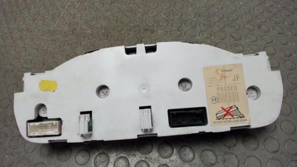 Foto: TACHOEINHEIT / KOMBIINSTRUMENT eines Jaguar X-Type 2.0 Diesel Trendline