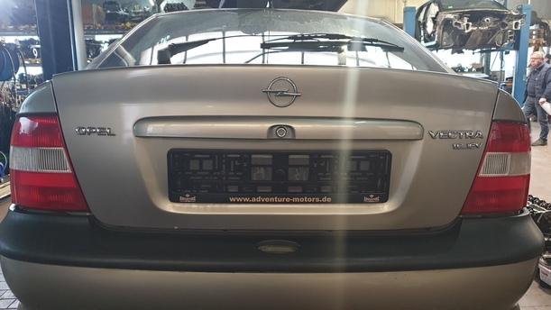 Foto: HECKKLAPPE / HECKDECKEL eines Opel Vectra 1.6 Trendline