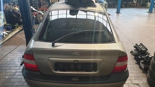 Foto: HECKKLAPPE / HECKDECKEL eines Opel Vectra 1.6 Trendline