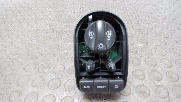 Foto: LICHTSCHALTER / KOMBISCHALTER eines Jaguar X-Type 2.0 Diesel Trendline