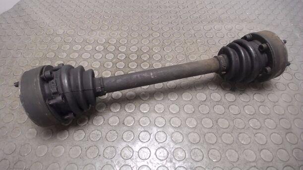 Foto: ANTRIEBSWELLE HINTEN LINKS eines Ford Sierra Turnier CLX