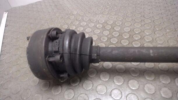 Foto: ANTRIEBSWELLE HINTEN LINKS eines Ford Sierra Turnier CLX