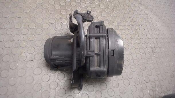 Foto: SEKUNDÄRLUFTPUMPE eines Opel Vectra 1.6 CLX